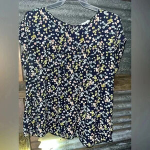 Plus size floral blouse​